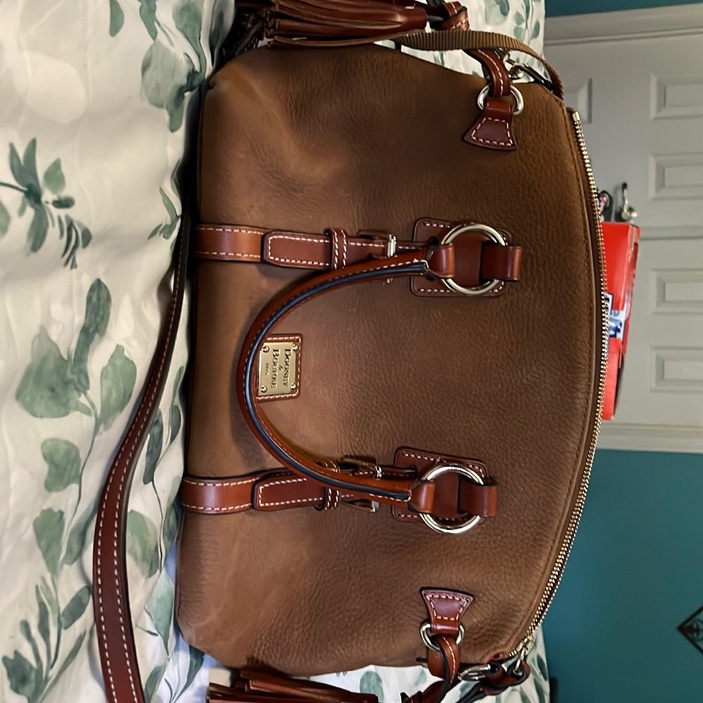 Gorgeous dooney & bourke purse